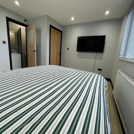 Exchange House - Free Parking - 3 En-Suite Bedrooms - Close To M5-J2 And Train Station - Good Connection To City Centre - Close To Metro Extension To Briery Hill *