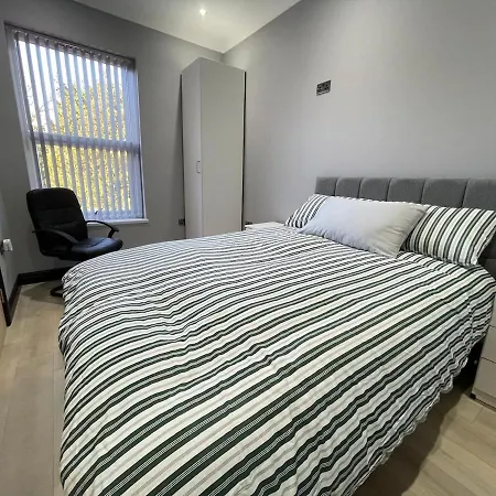 Exchange House - Free Parking - 3 En-Suite Bedrooms - Close To M5-J2 And Train Station - Good Connection To City Centre - Close To Metro Extension To Briery Hill * Birmingham