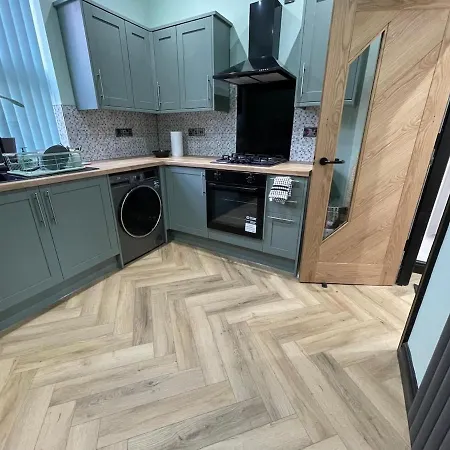 Exchange House - Free Parking - 3 En-Suite Bedrooms - Close To M5-J2 And Train Station - Good Connection To City Centre - Close To Metro Extension To Briery Hill Holiday home