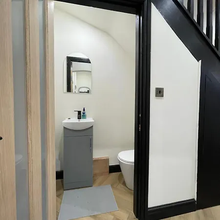 Exchange House - Free Parking - 3 En-Suite Bedrooms - Close To M5-J2 And Train Station - Good Connection To City Centre - Close To Metro Extension To Briery Hill * Birmingham