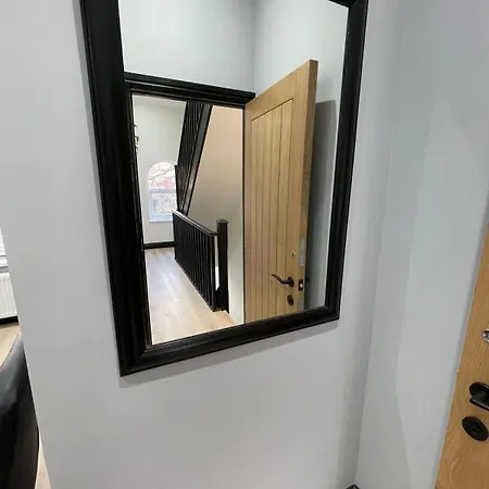 Exchange House - Free Parking - 3 En-Suite Bedrooms - Close To M5-J2 And Train Station - Good Connection To City Centre - Close To Metro Extension To Briery Hill Holiday home