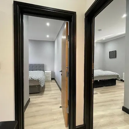 Exchange House - Free Parking - 3 En-Suite Bedrooms - Close To M5-J2 And Train Station - Good Connection To City Centre - Close To Metro Extension To Briery Hill Holiday home Birmingham