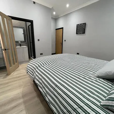 Exchange House - Free Parking - 3 En-Suite Bedrooms - Close To M5-J2 And Train Station - Good Connection To City Centre - Close To Metro Extension To Briery Hill * Birmingham